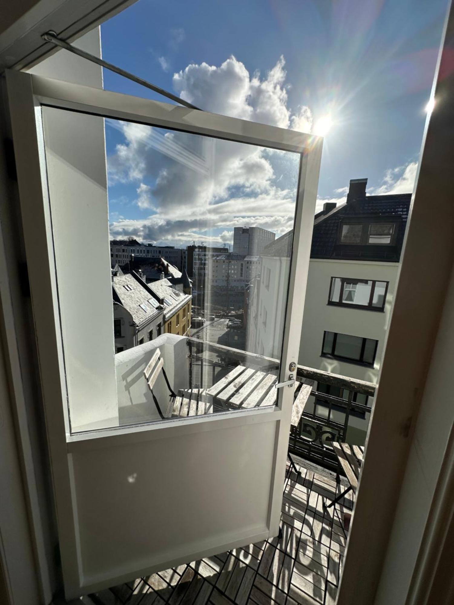 Stylish Big Jugend Art Nouveau Apartment With Balcony Heart Of Ålesund Exteriör bild